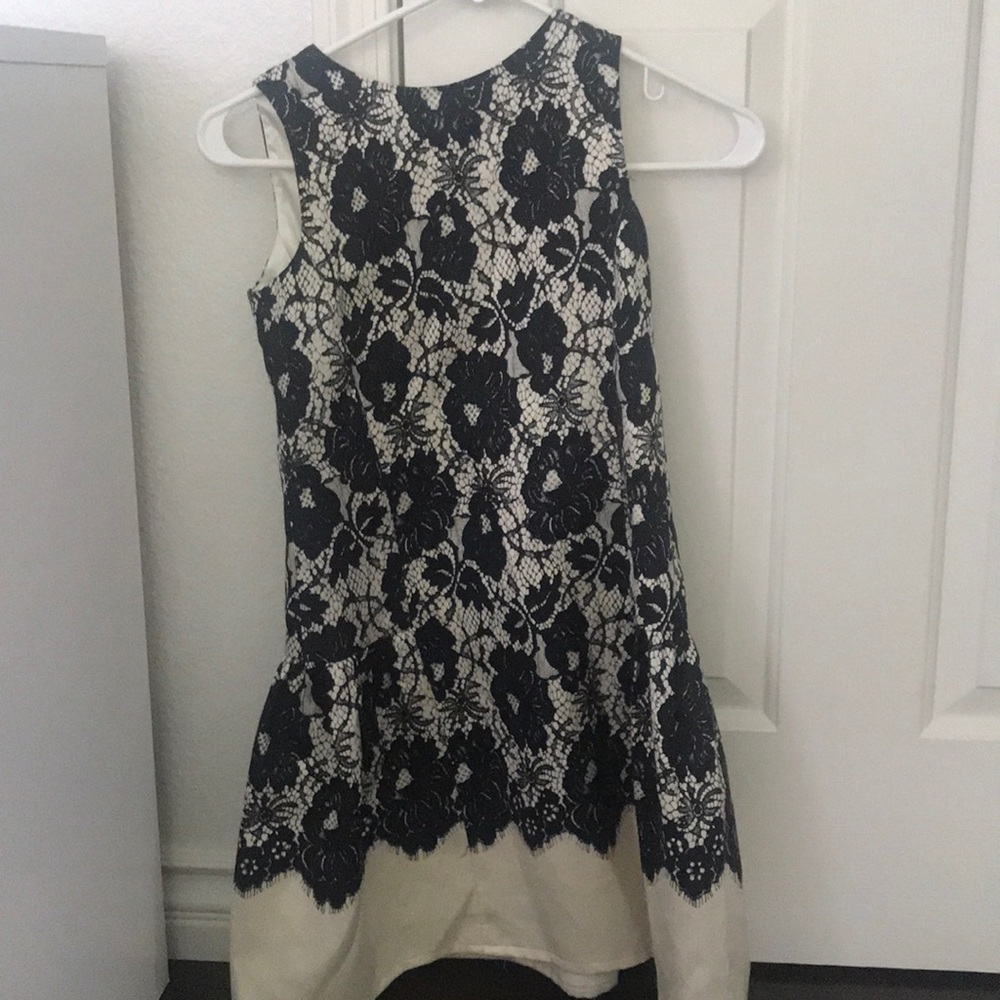 Alilly Black lace dress